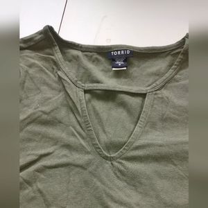 Torrid 2 keyhole tshirt